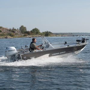 Außenborder-Konsolenboot
