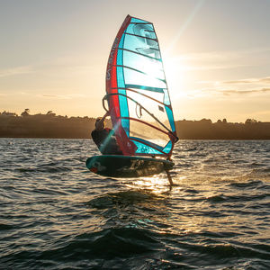 Geschwindigkeits-Windsurfboard 1
