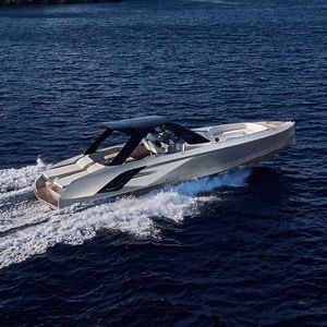 Express Cruiser / Innenborder / zweimotorig / Open / Mittelkonsole
