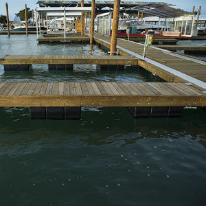 schwimmender Ponton