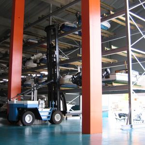 Gebäude für Trockenlagerung / für Boote