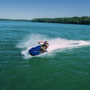 sitzender Jet-Ski 1