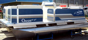 Außenborder-Pontonboot
