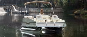 Außenborder-Pontonboot