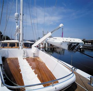 Davit für Yachten / hydraulisch / Teleskop / schwenkbar