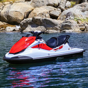 sitzender Jet-Ski