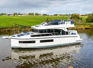 Express-Cruiser / Kanal