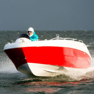Außenborder-Konsolenboot