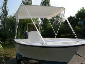 Außenborder-Konsolenboot