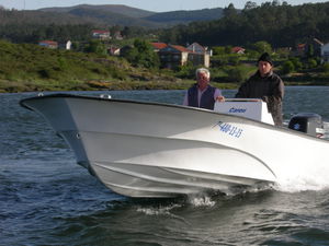 Außenborder-Konsolenboot