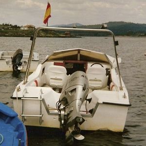 Außenborder-Konsolenboot