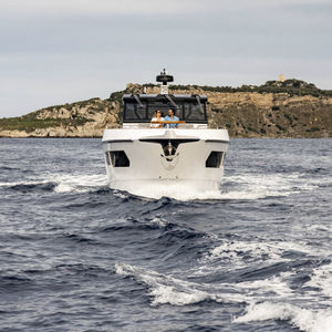 Express-Cruiser / Außenborder
