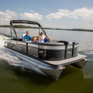 Außenborder-Pontonboot