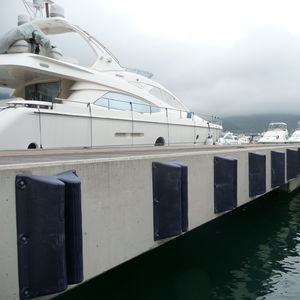 Fender für Yachthafen 1