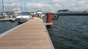 schwimmender Wellenbrecher
