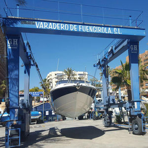 Kran für Yachten / Hafen / für Yachthäfen / radmobil
