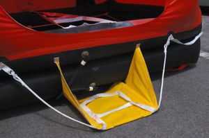 Rettungsinsel für Schiff