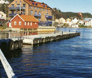 schwimmender Ponton