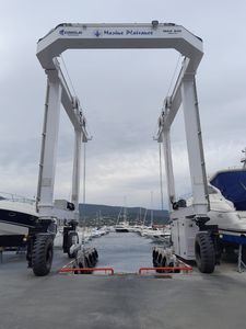 U-förmiger Travellift