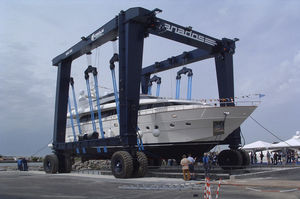 Travellift mit Allradlenkung 1