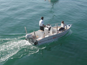 Offenes Boot / Außenbord / Sportfischer