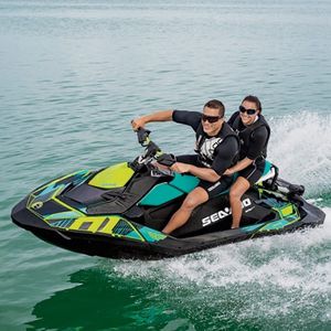 Jet-Ski / drei Plätze / 2 Personen / 90 PS