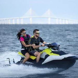 sitzender Jet-Ski