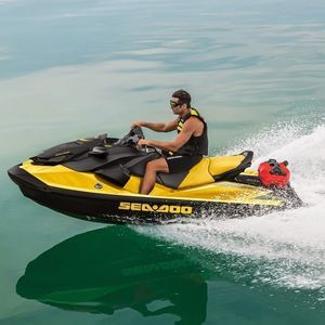 sitzender Jet-Ski