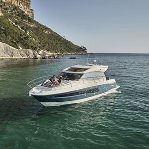 Express Cruiser / Innenborder