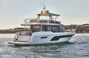 Motoryacht für Kreuzfahrten 1