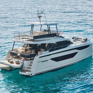 Express-Cruiser / Katamaran 1