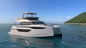 Katamaran-Motoryacht