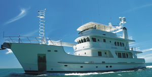 Fahrten-Motoryacht / Explorer / mit Ruderhaus / Stahl