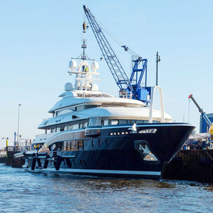 Luxus-Megayacht / für Kreuzfahrten