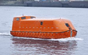 geschlossenes Rettungsboot