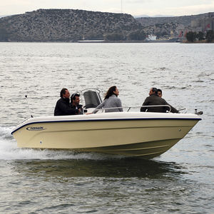 Außenborder-Konsolenboot 1