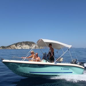 Außenborder-Konsolenboot 1