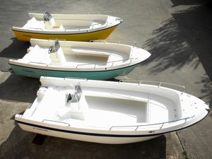 Außenborder-Konsolenboot 1