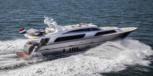 Charter-Motoryacht