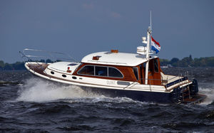 Express-Cruiser / Innenborder