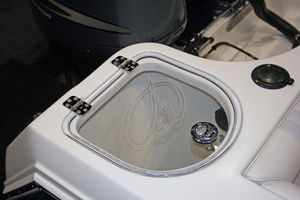 Köderbehälter für Sportfischerboot 1