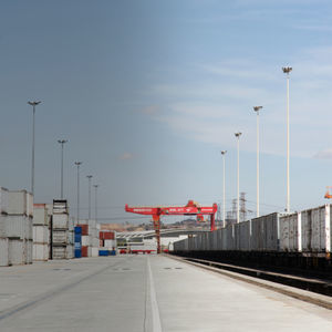 Container-Stapelkran / Schienen