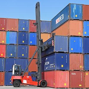 Containerstapler für Leercontainer