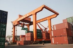 Container-Stapelkran / Schienen
