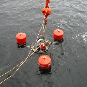 Ölskimmer mit Wehr