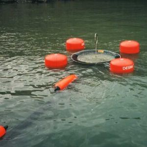 Ölskimmer mit Wehr