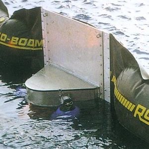 Ölskimmer mit Wehr