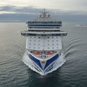 Kreuzfahrtschiff 1