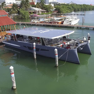 Katamaran-Motoryacht