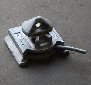 Twistlock zum Festzurren von Containern / Schwalbenschwanz
